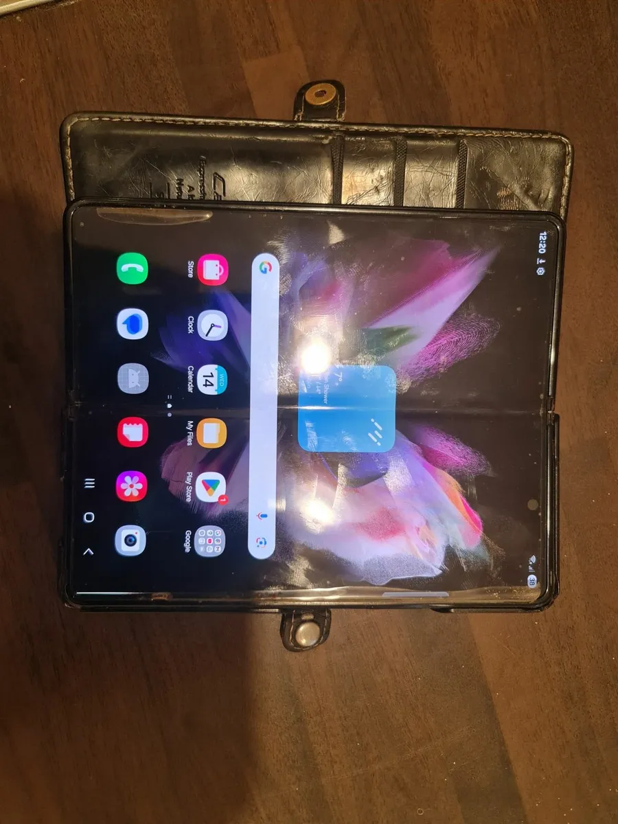 Samsung fold 3 suitable parts or repair - Image 4