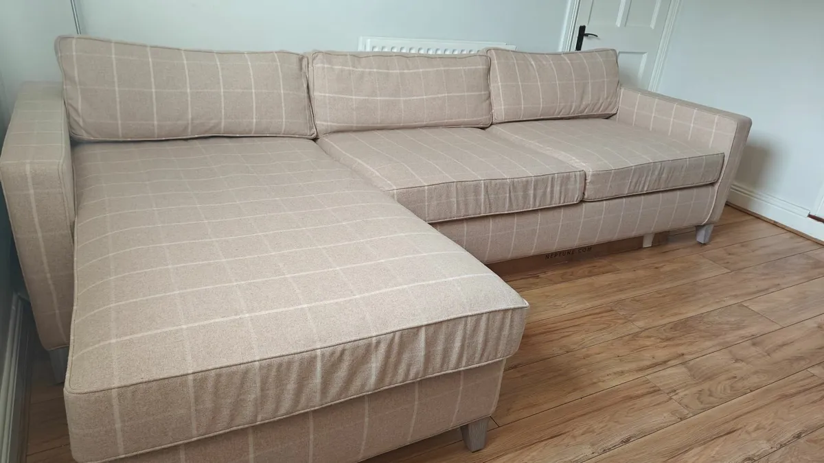 Beautiful Neptune Shoreditch sofa with chaise - Image 2
