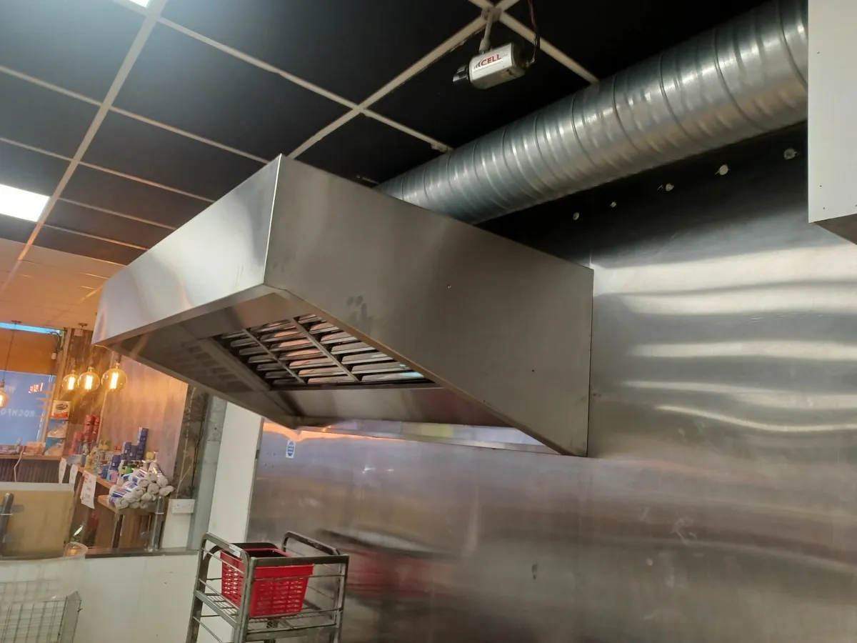 Extractor fan and canopy - Image 1