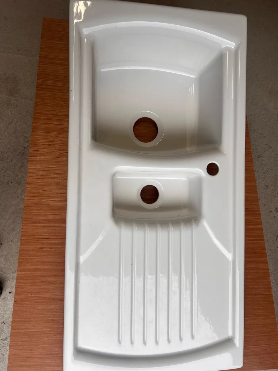 Kitchen sinks. Stainless steel and Ceramic. - Image 1