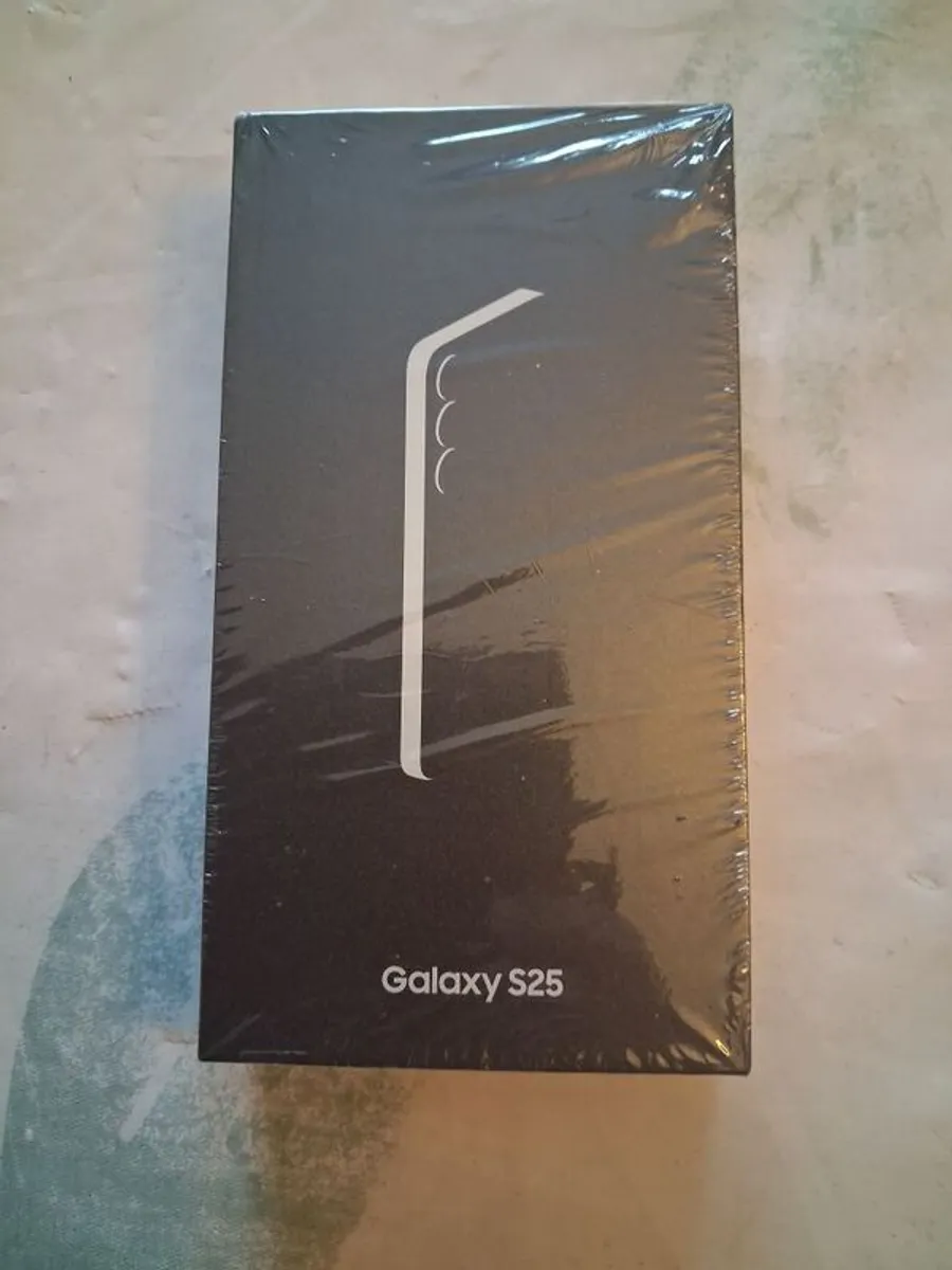 Samsung galaxy S25 128GB NEW - Image 1