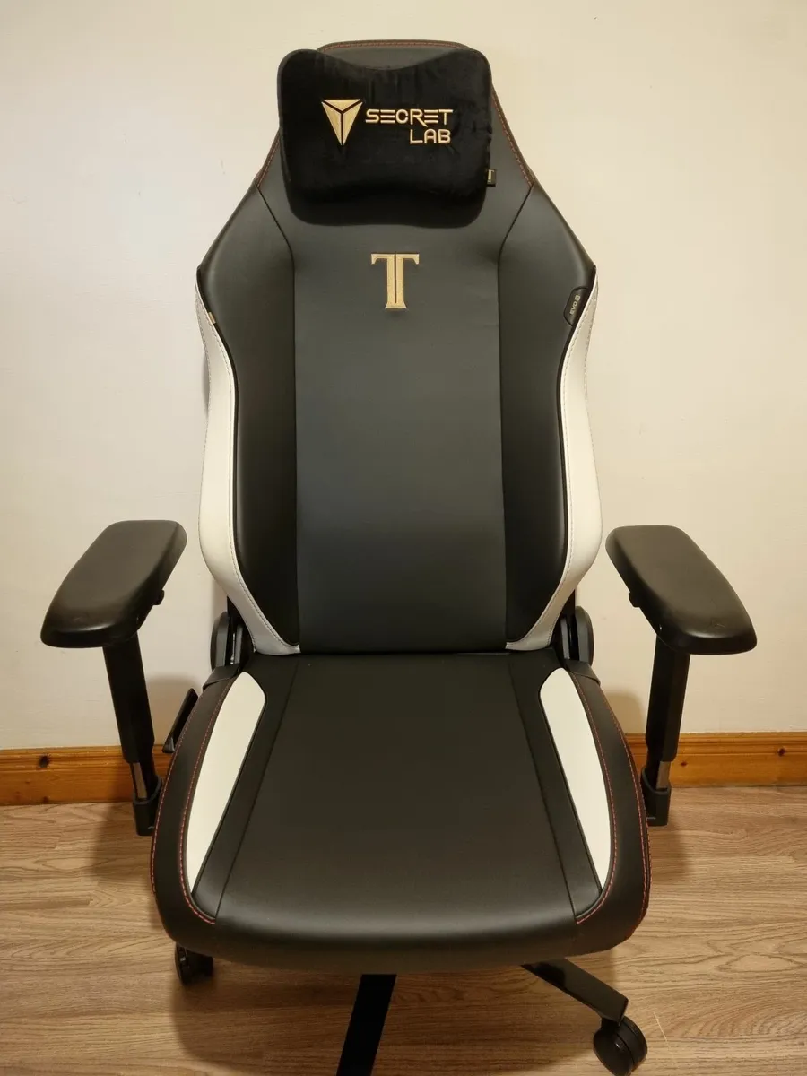 Secretlab TITAN Evo Chair - Image 1