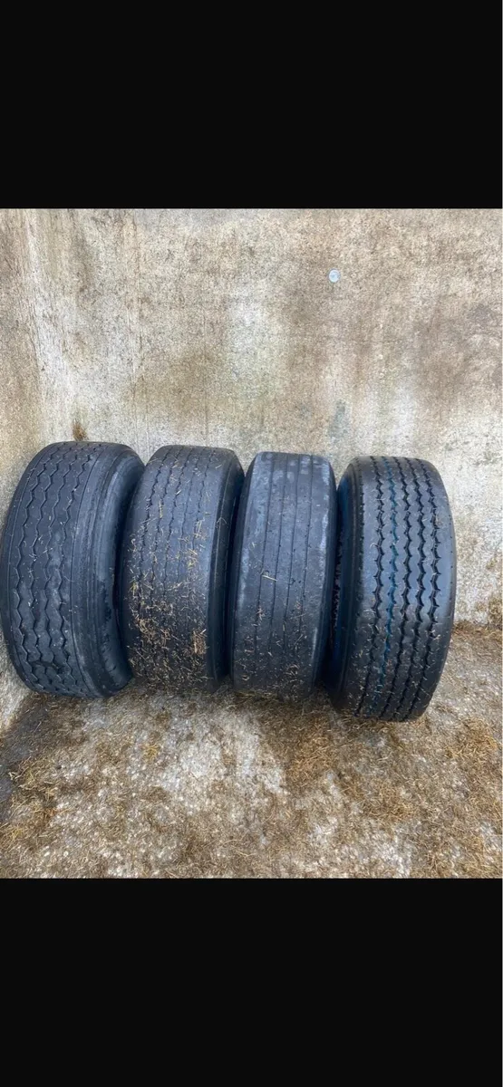 4x super singles tyres 3 mudguards with them - Image 2