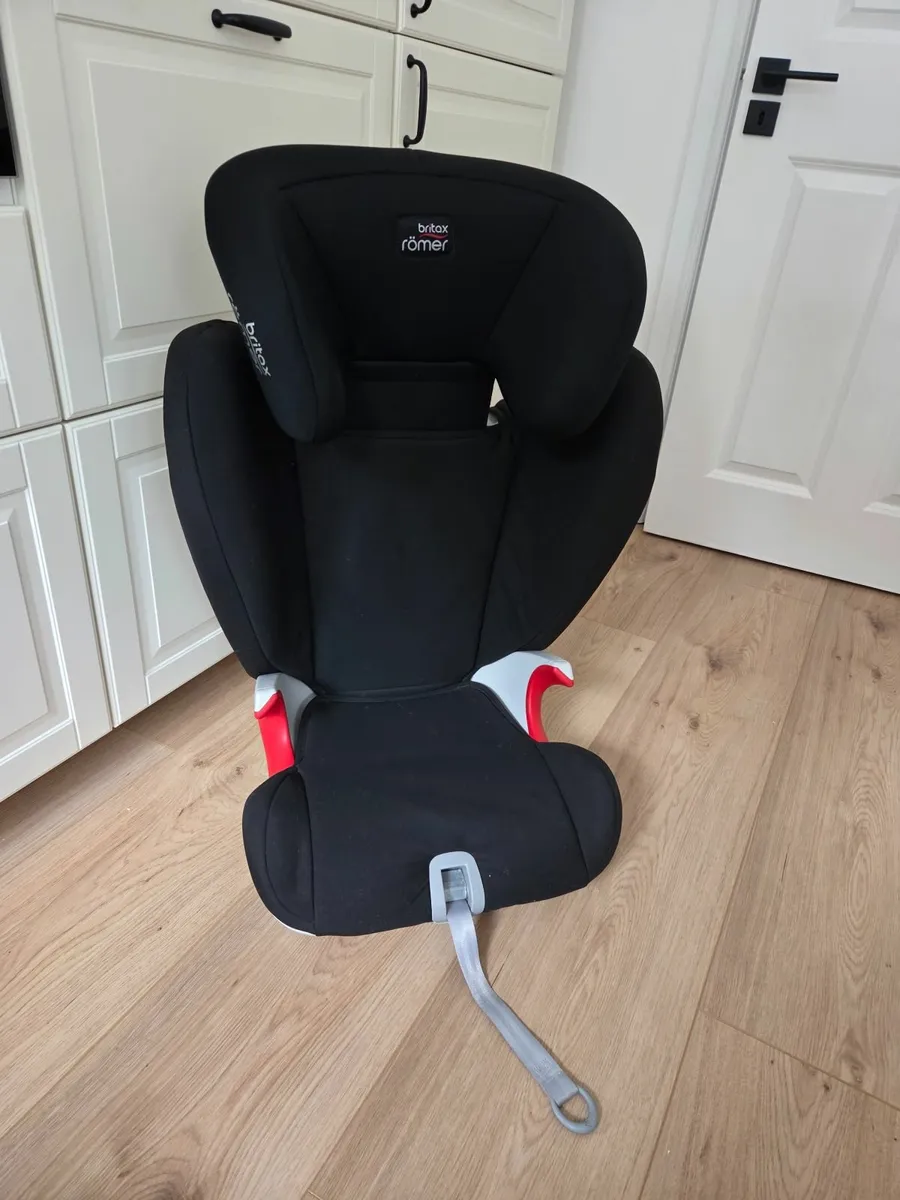 Child car seats x2 - Image 1