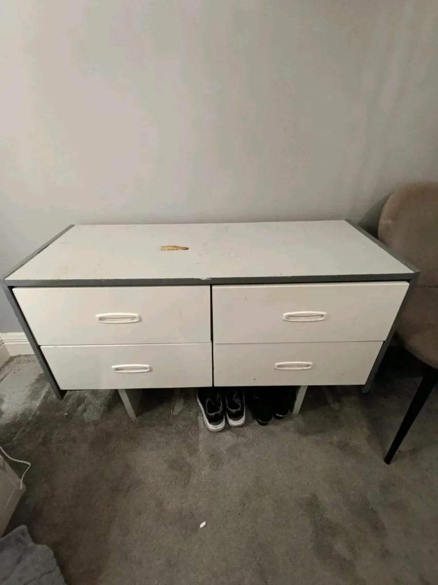 Wooden bedroom dresser free - Image 3