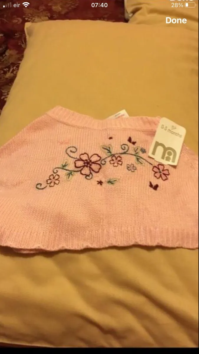 Girls BNWT shawl 0/3 mths €5 - Image 1