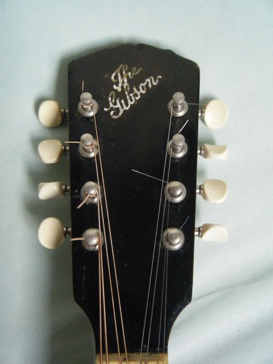 1919 Gibson A2 mandolin and case - Image 4
