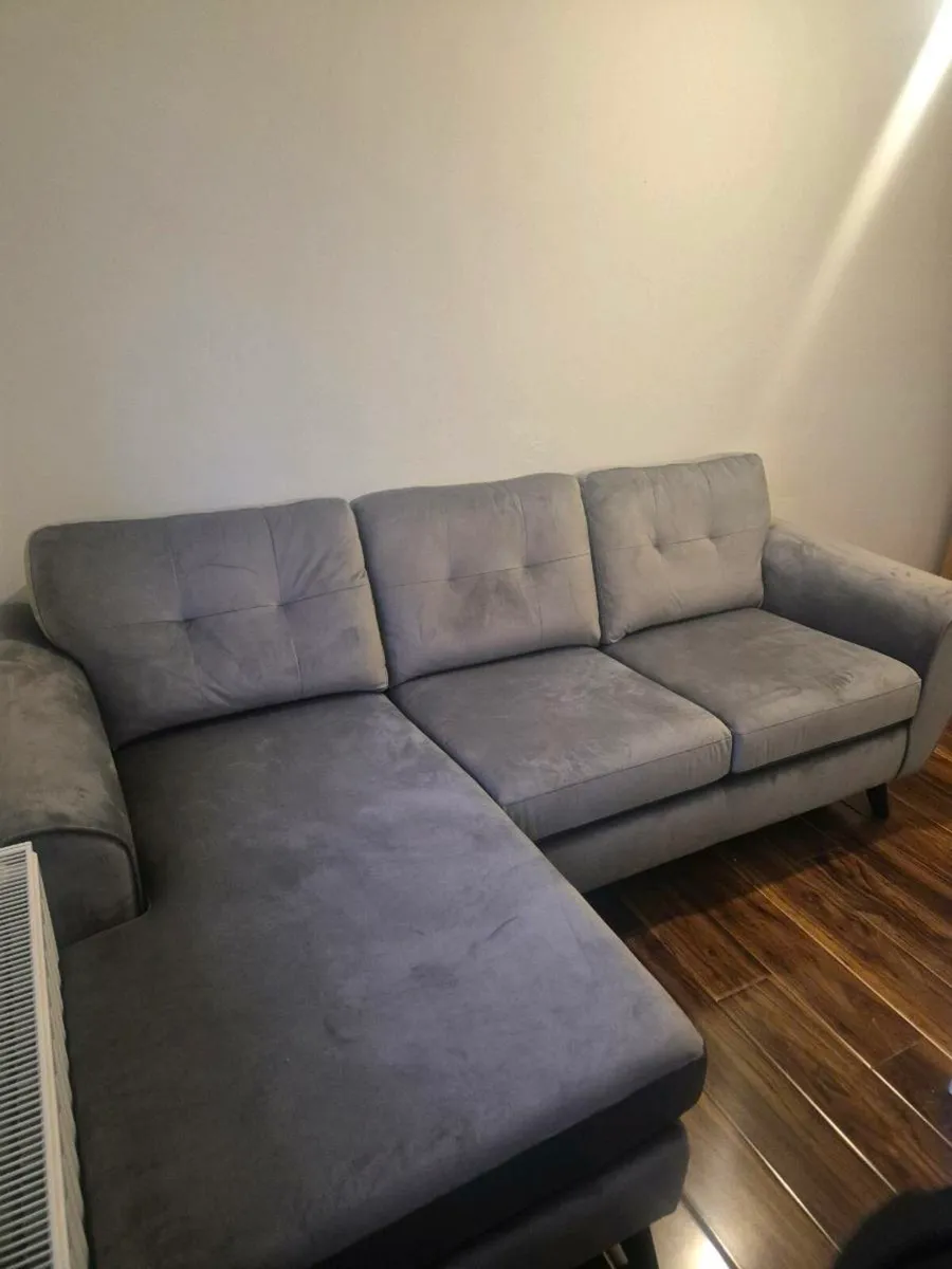 4 seater Grey couch - Image 2