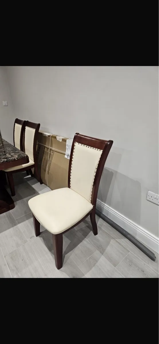 Kitchen table and 6 chairs - Image 4