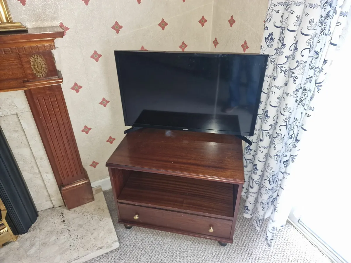 Samsung television - Image 1