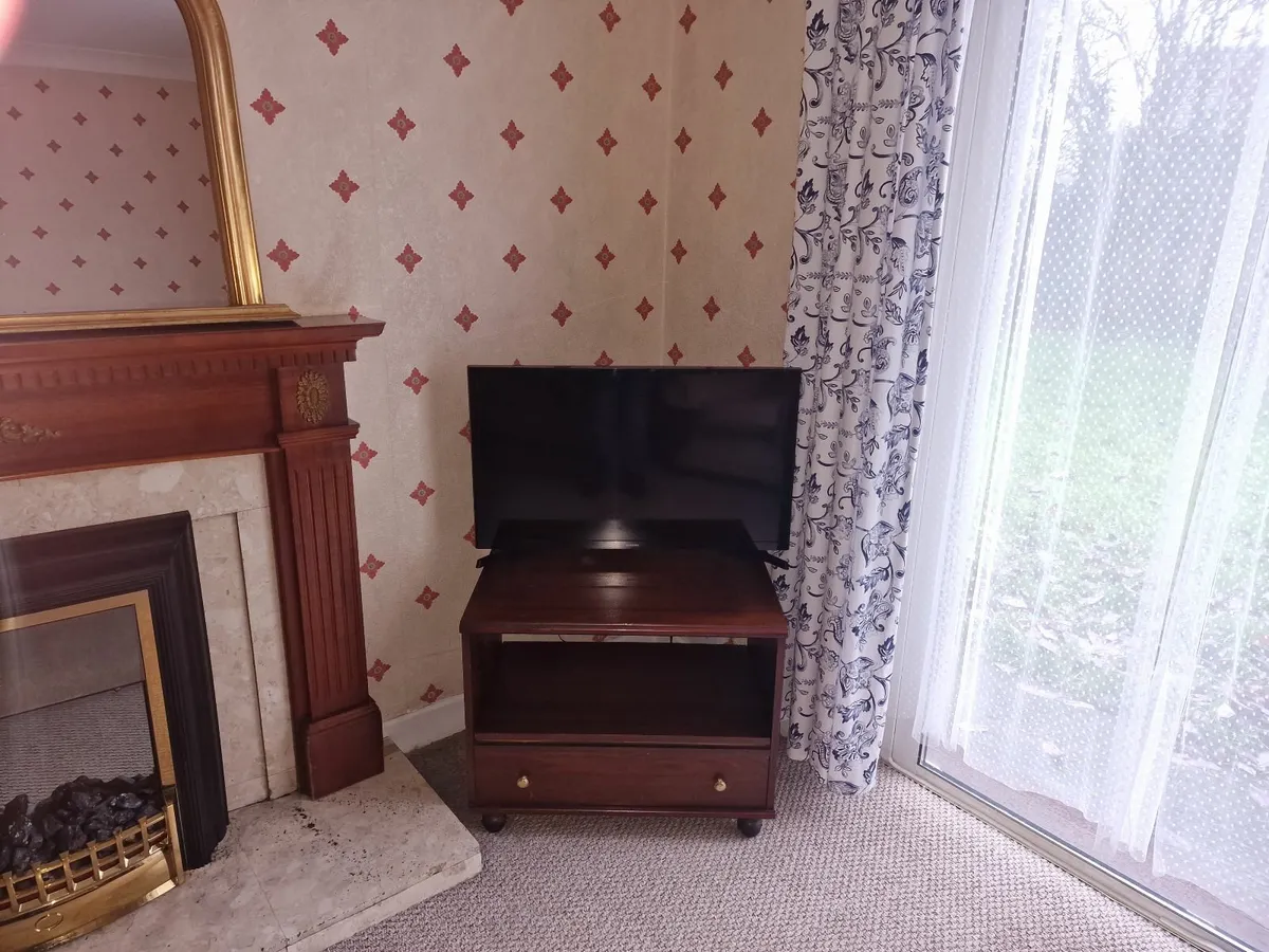 Samsung television - Image 2