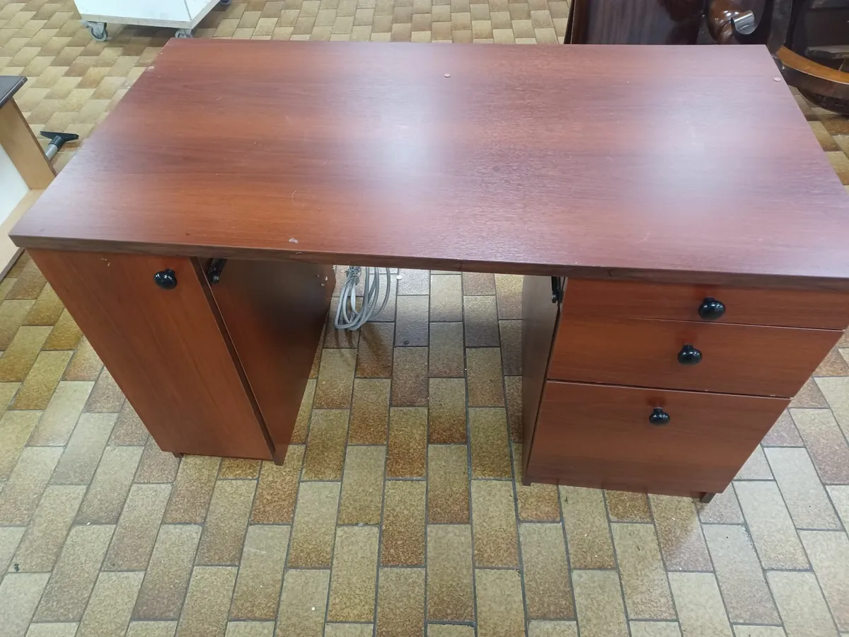 Mahogany style desk - Image 2
