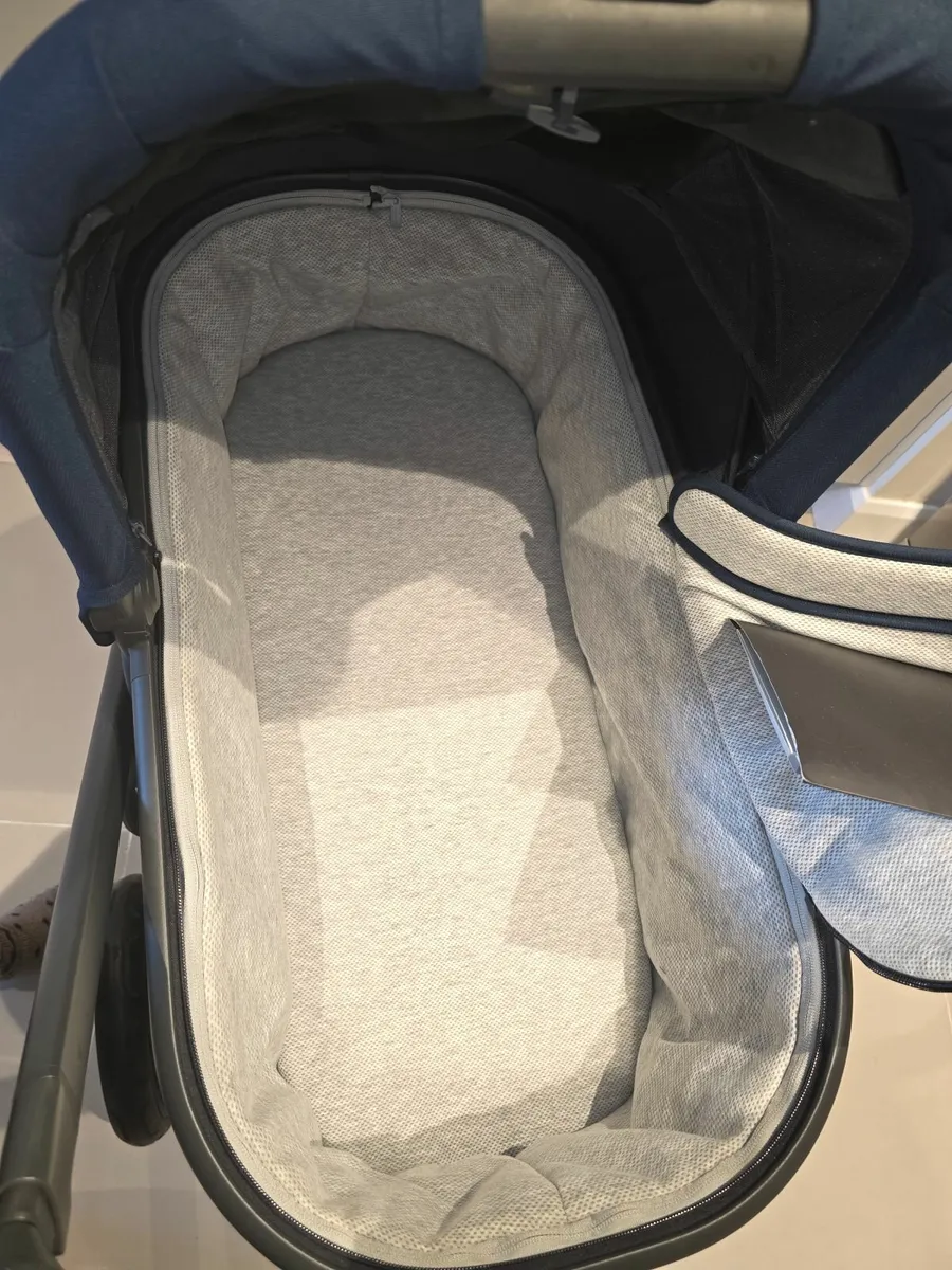 Uppababy vista V2 Immaculate - Image 4