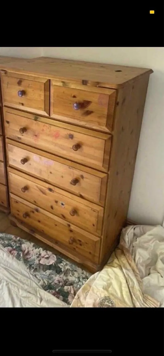 Pine chest of drawers - Image 1