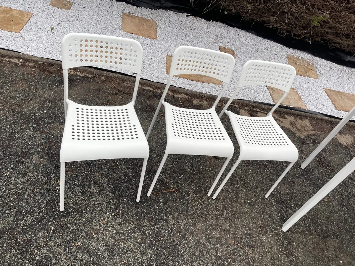 Extendable Kitchen table + 3 chairs - Image 3