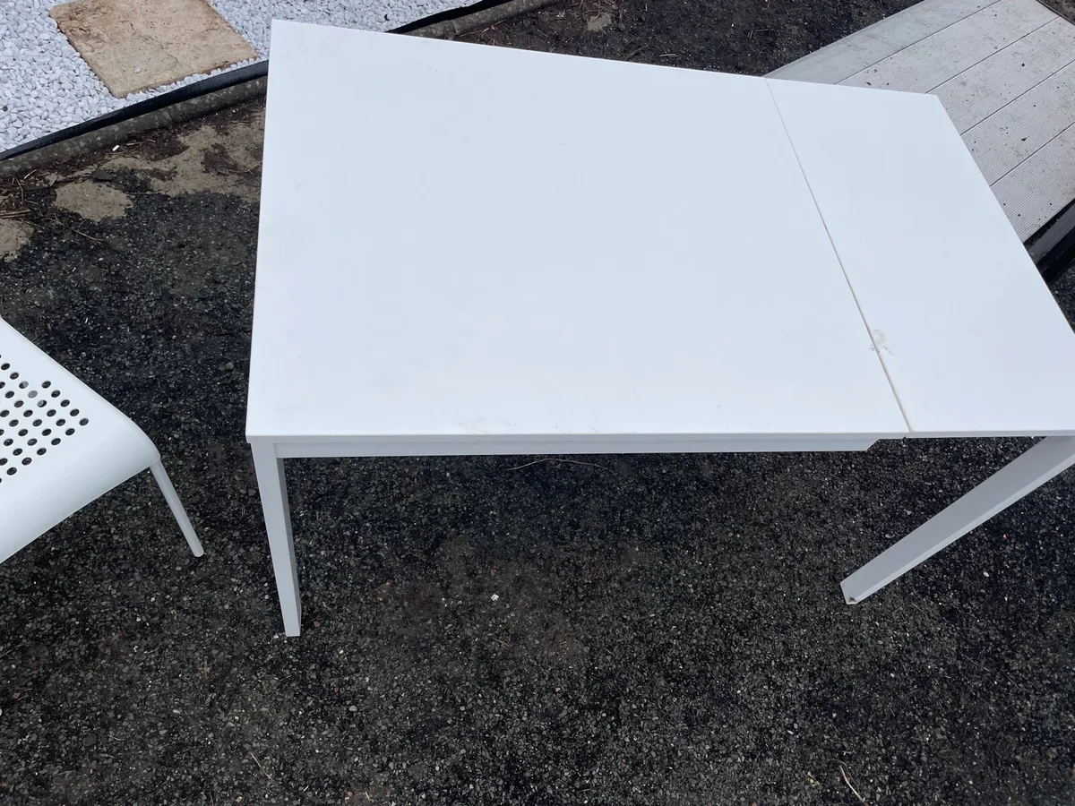 Extendable Kitchen table + 3 chairs - Image 4