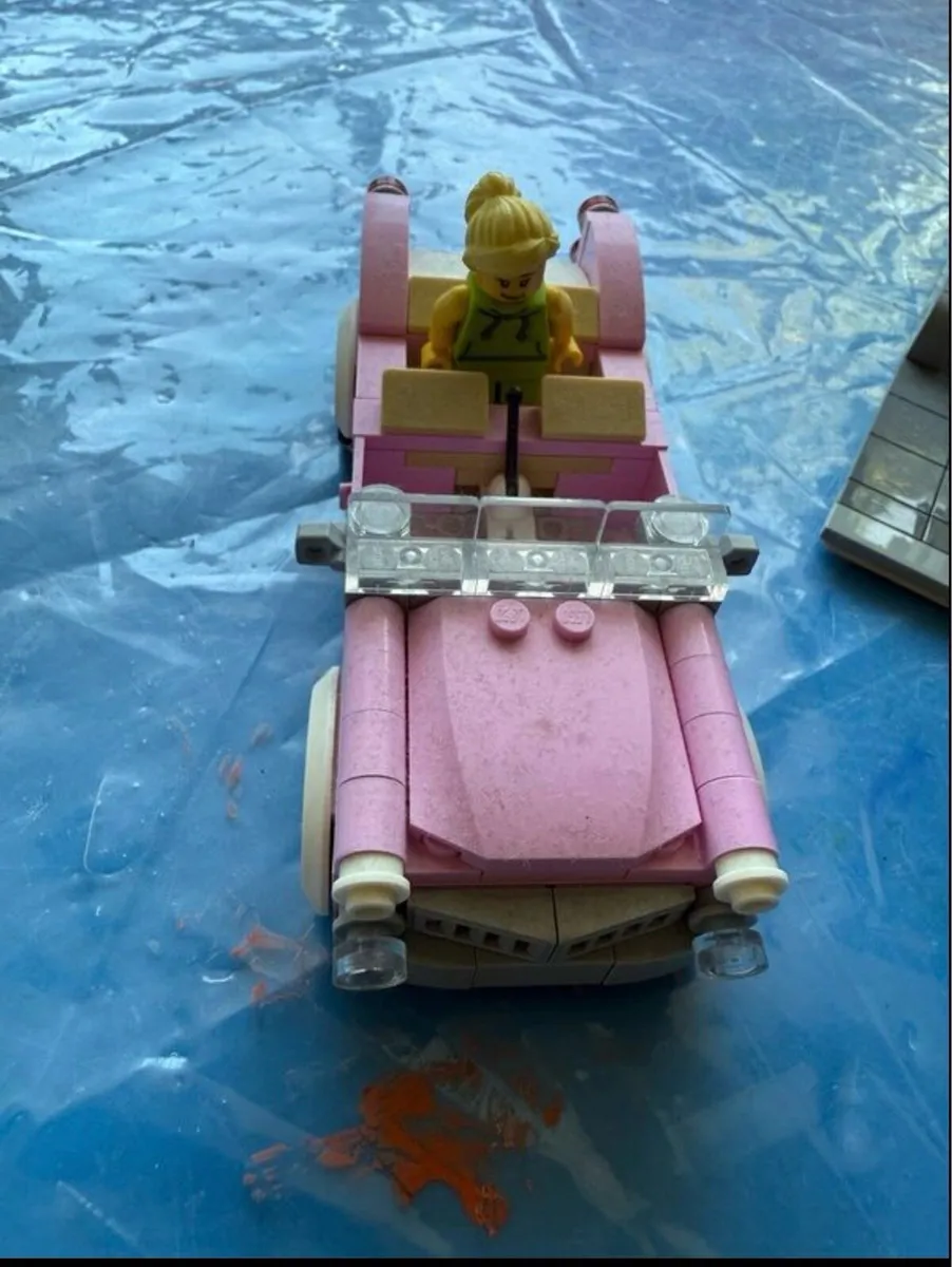 Lego Downtown Diner 10260 - Image 3