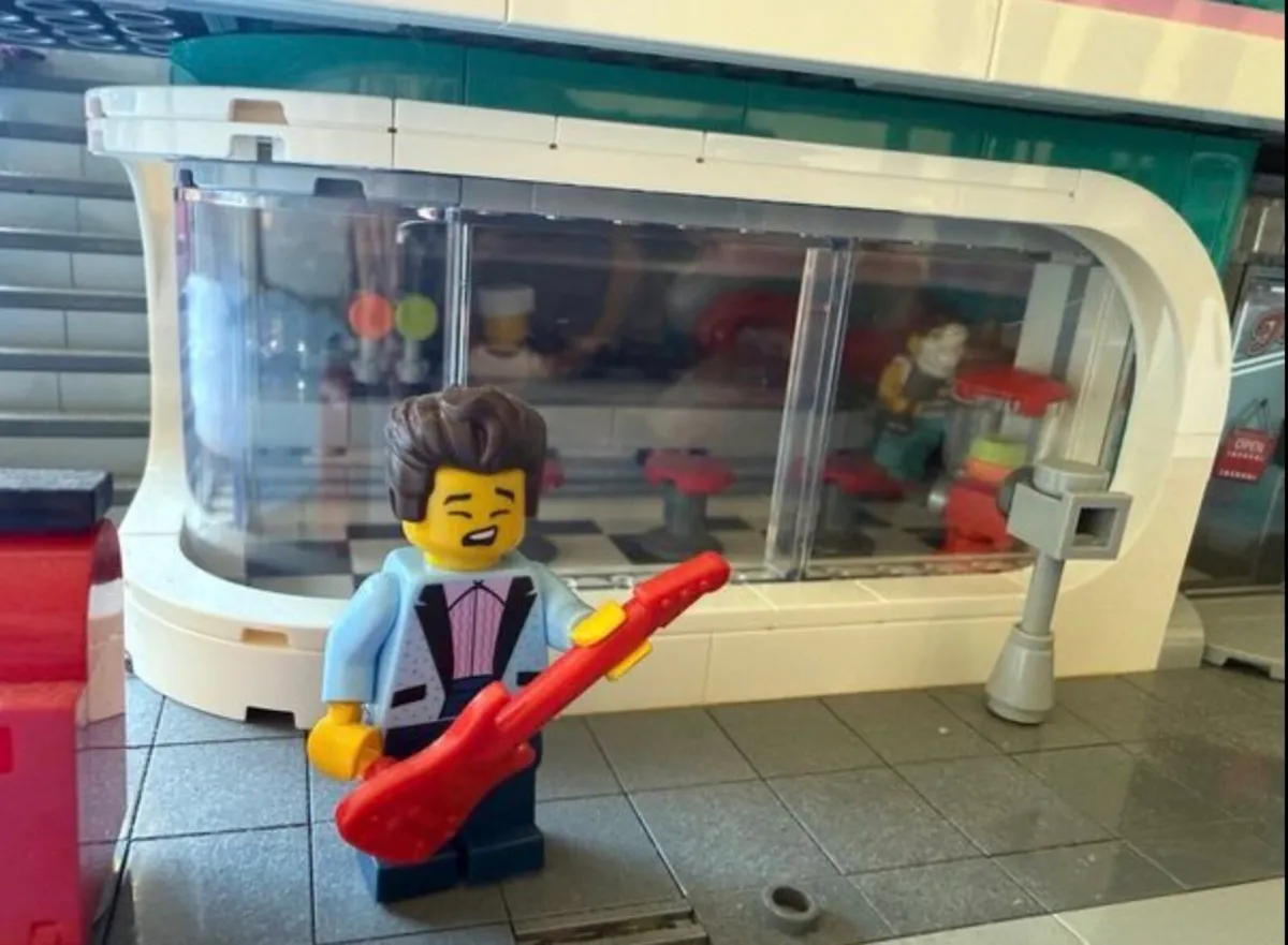 Lego Downtown Diner 10260 - Image 4