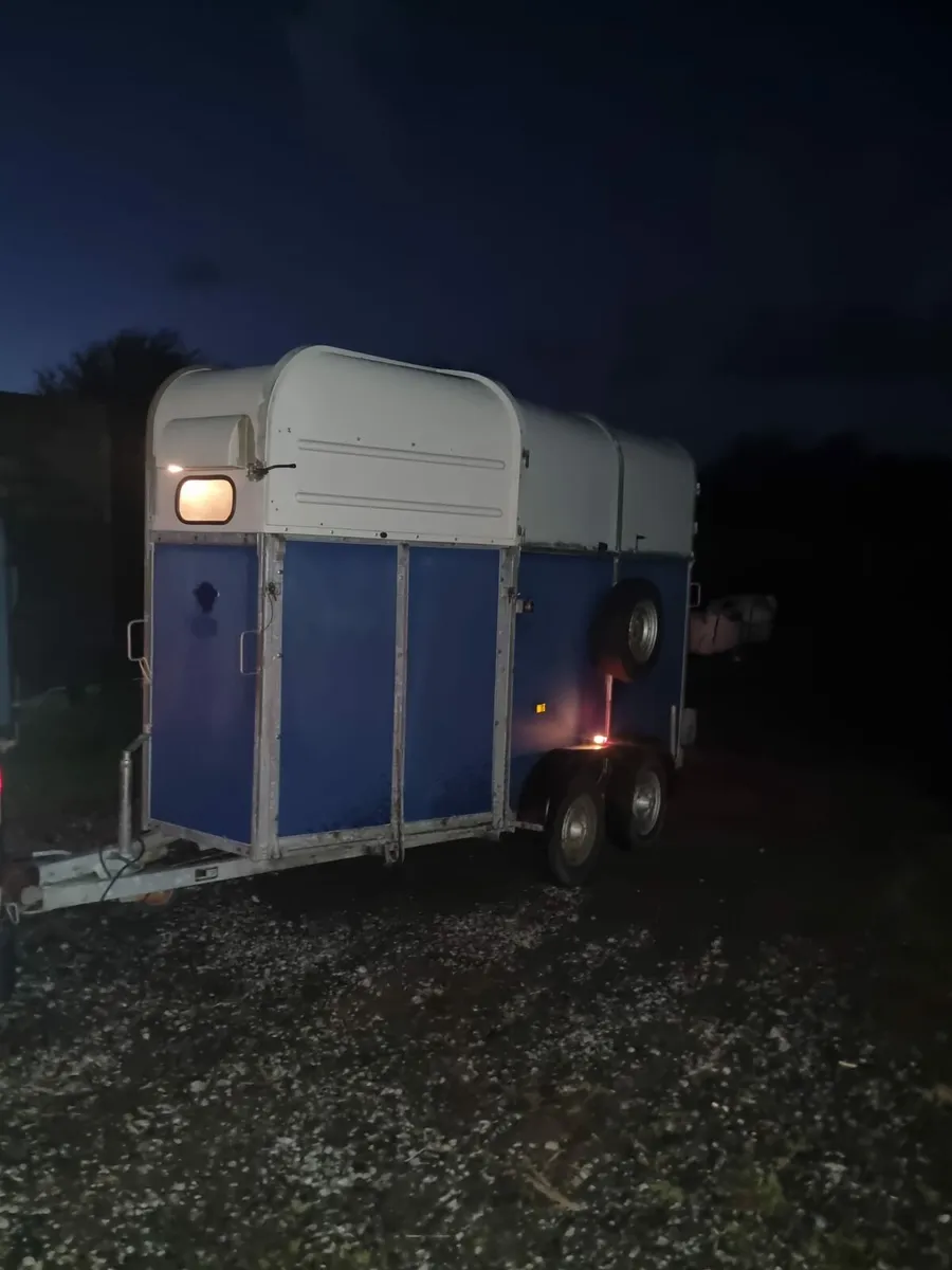 Horse trailer - Image 2