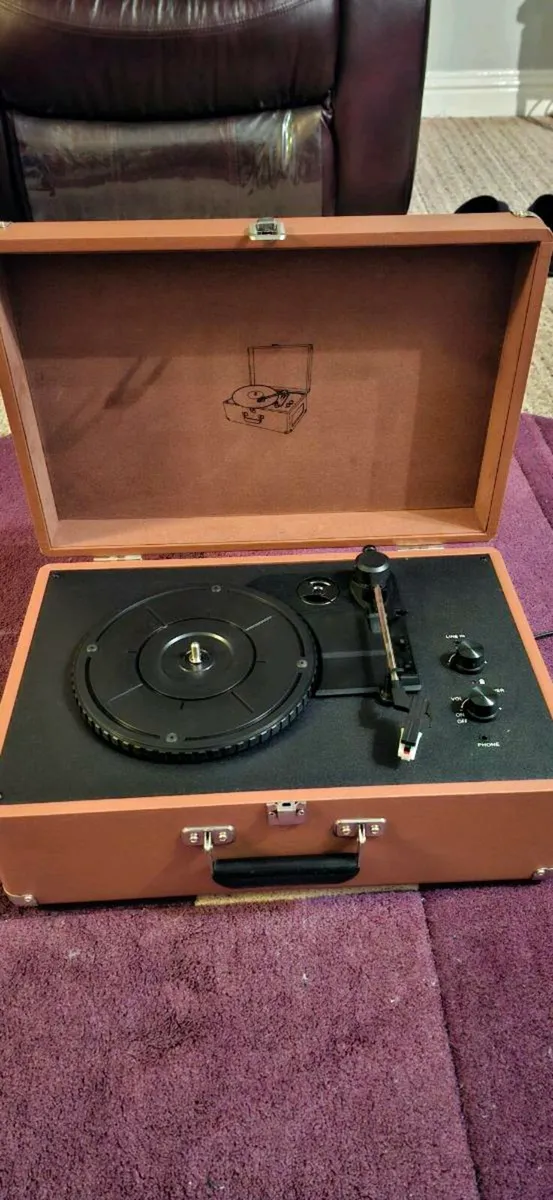 Record Player - Image 2