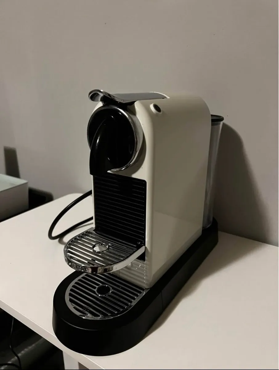 Nespresso Citiz coffee machine - Image 1