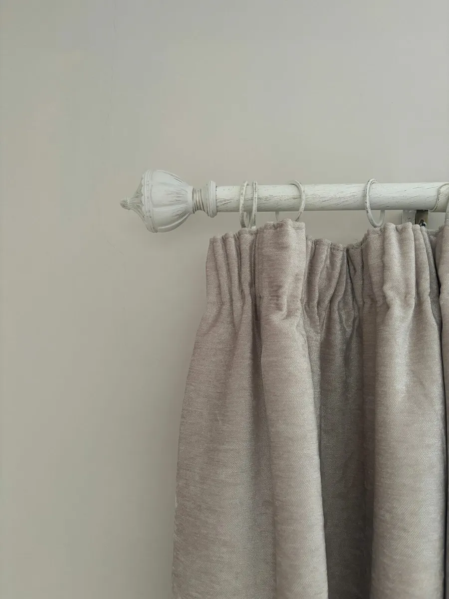 28mm curtain pole with rings - Image 1