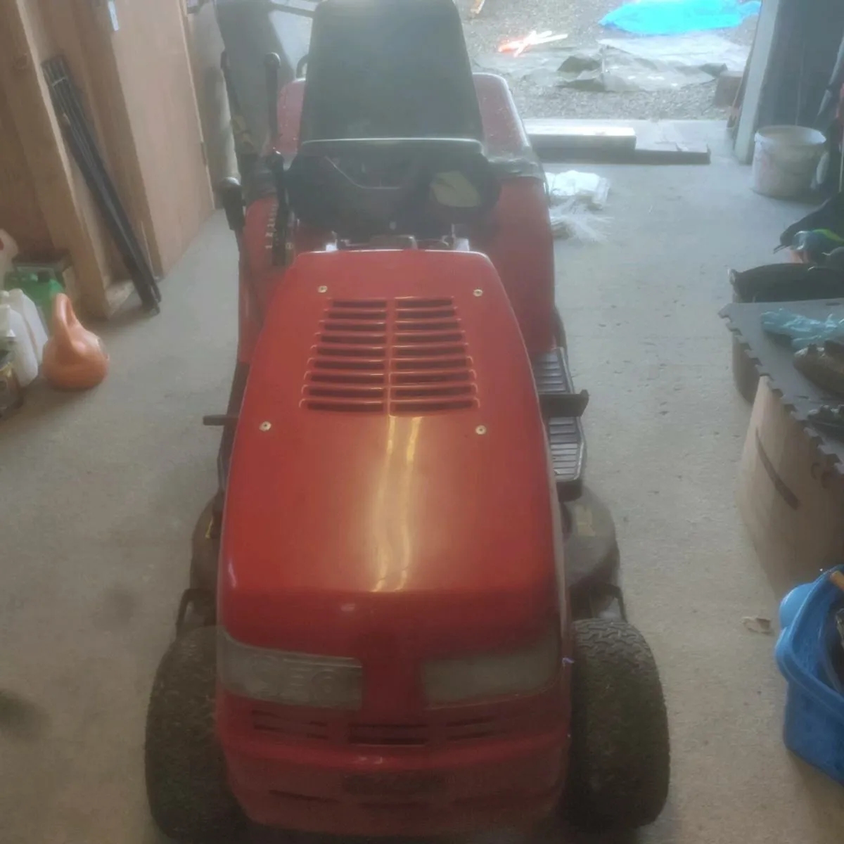 Ride on lawnmower - Image 1