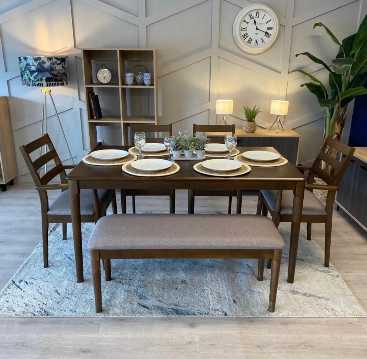 Kitchen Table, 4 chairs and dining bench
