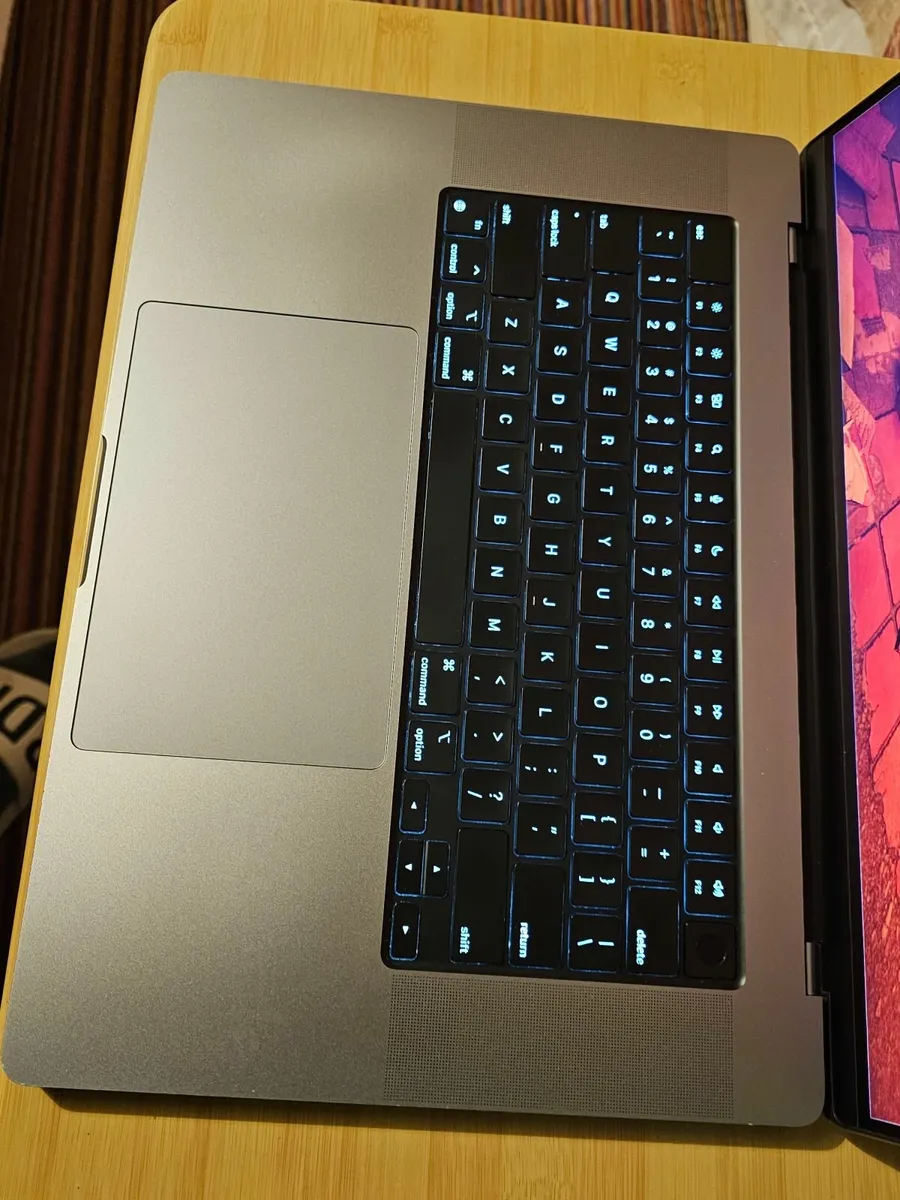 Macbook Pro 16" M1 Pro 16gb 512gb - Image 4