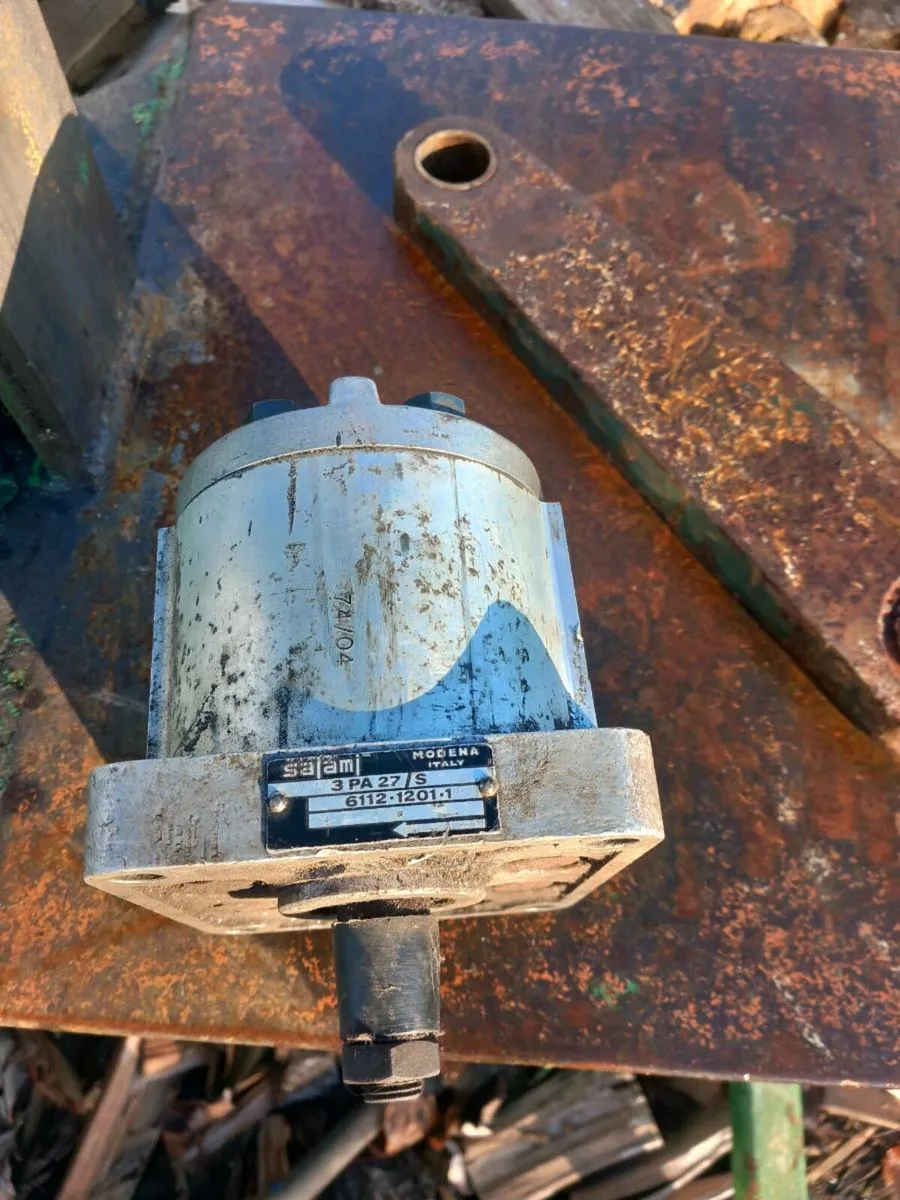 Hydraulic pump/ log splitter - Image 2