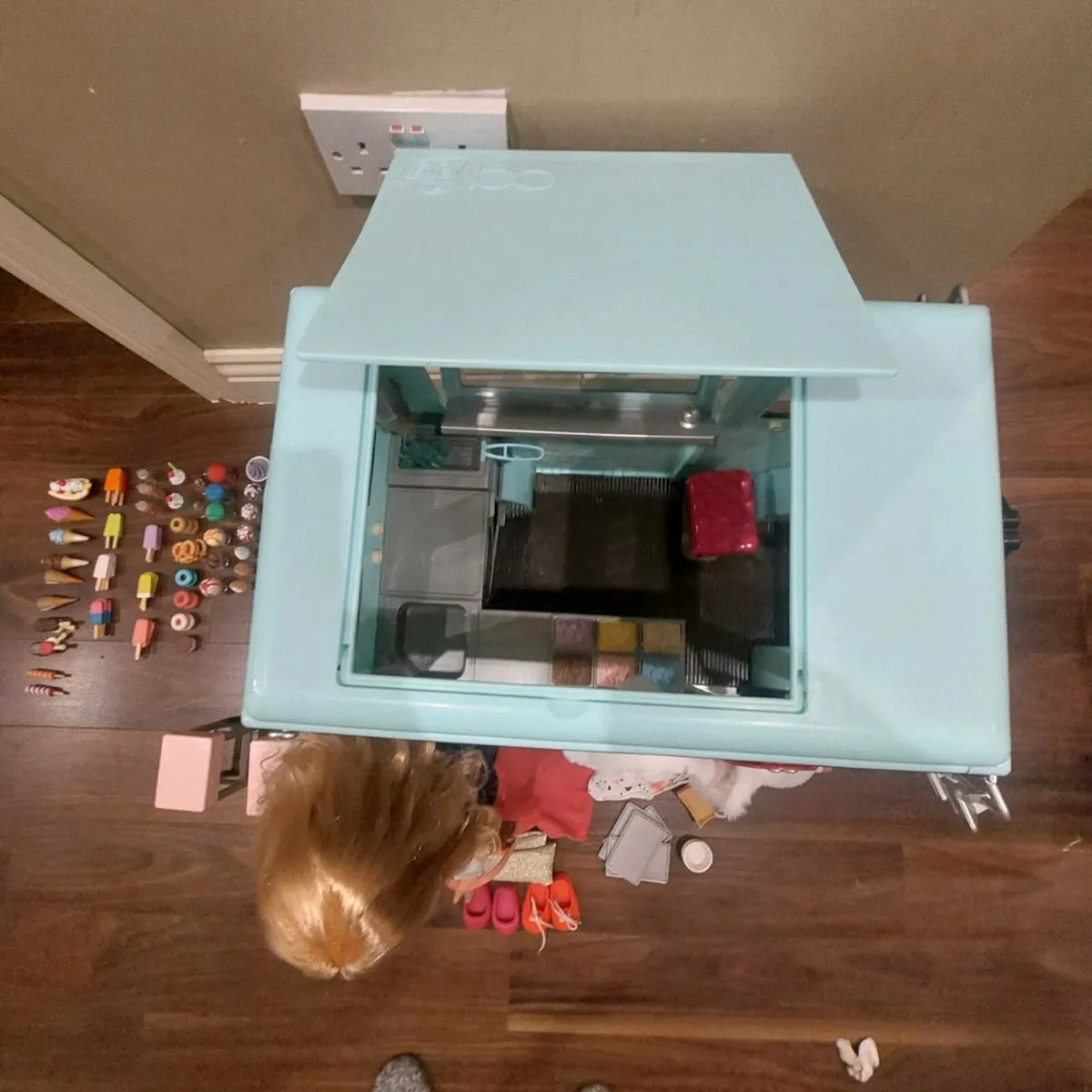 Our Generation Sweet Stop Icecream Truck - Image 4