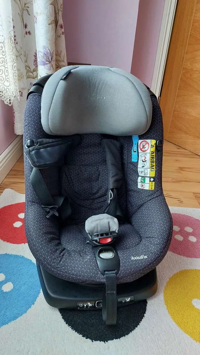 Maxi Cosi Swivel Car seat - Image 1