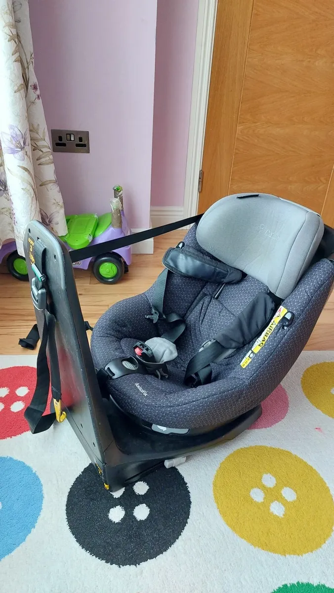 Maxi Cosi Swivel Car seat - Image 3