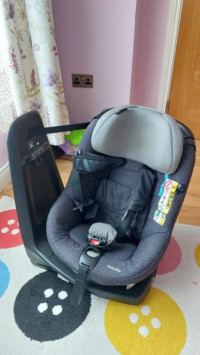 Maxi Cosi Swivel Car seat - Image 4