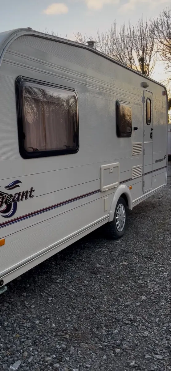 Bailey pageant Champagne 4/5 berth caravan - Image 3