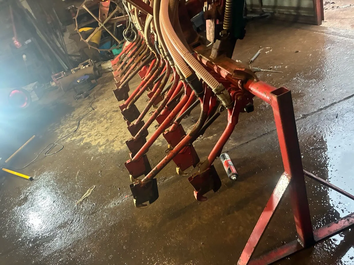 Accord seed drill coulter bars - Image 4