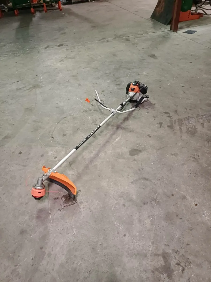 52cc Kushiro Petrol Strimmer - Image 1
