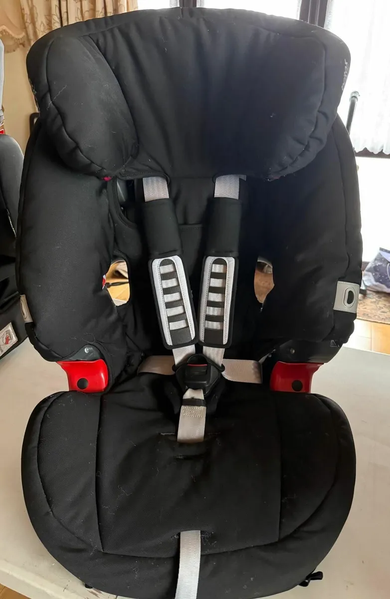 Children's car seat - Image 1