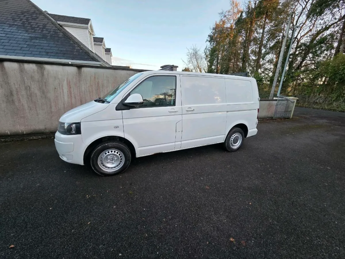 2015 volkswagen transporter - Image 1