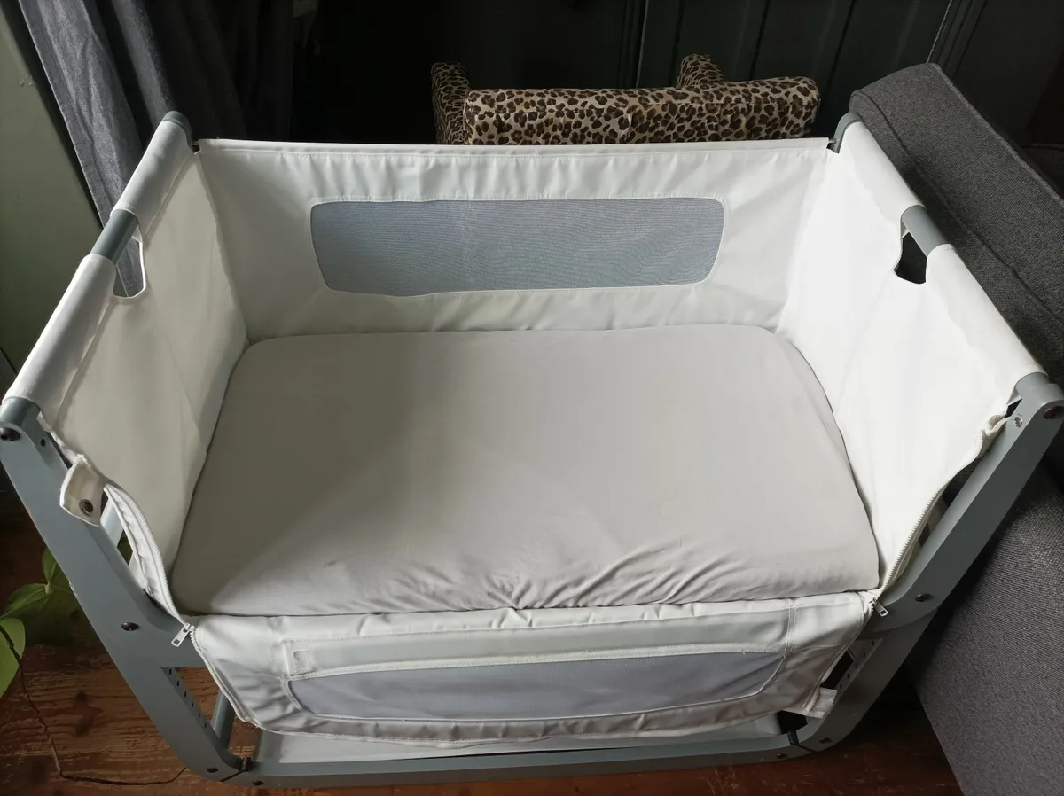 Snuzpod co-sleeper cot - Image 1