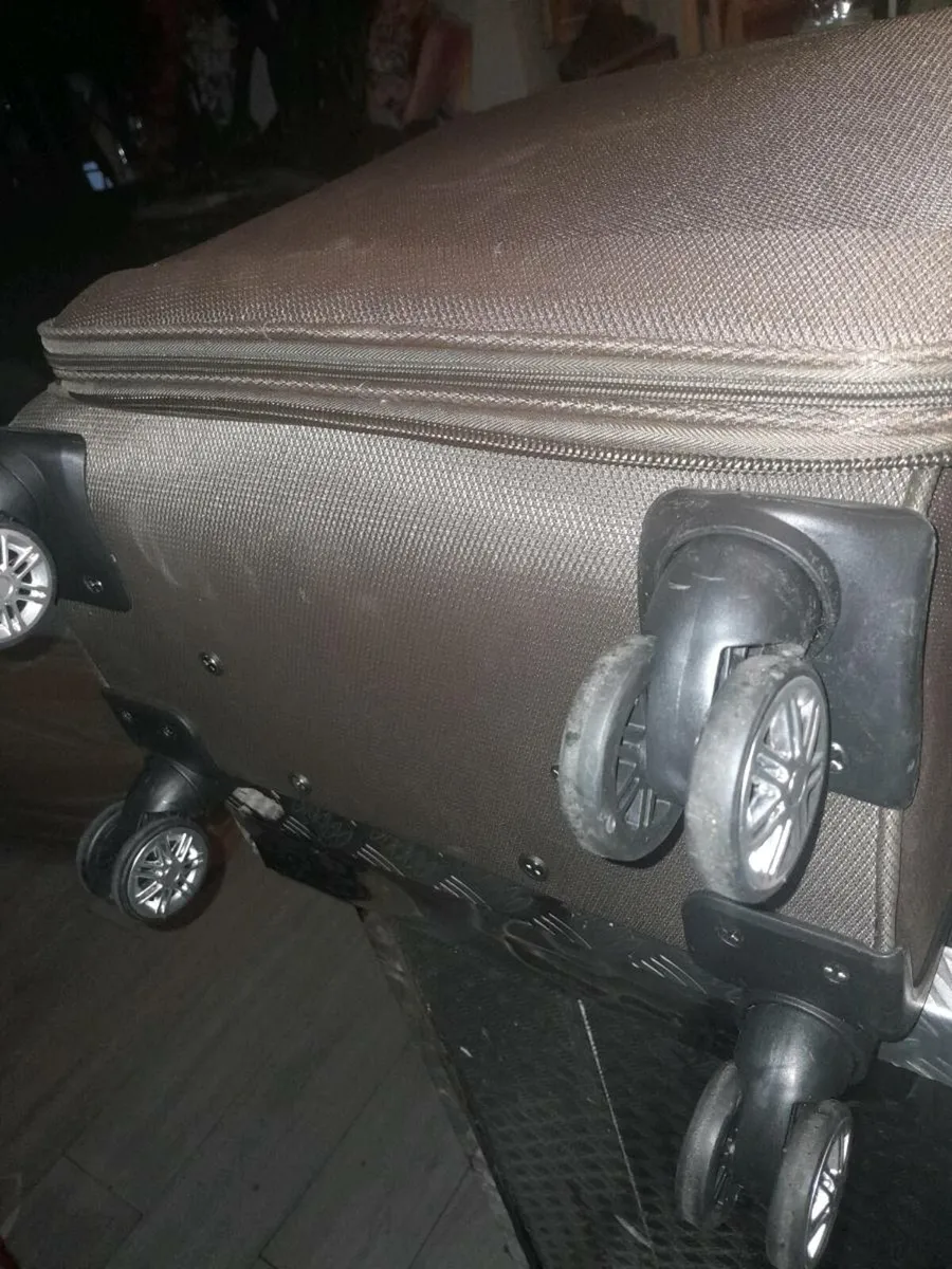 Suitcase as new - Image 3