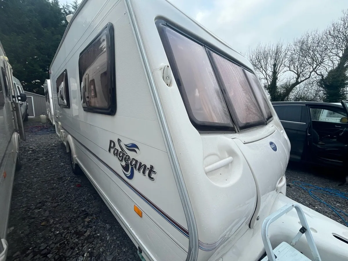 Caravan parts and windows - Image 3