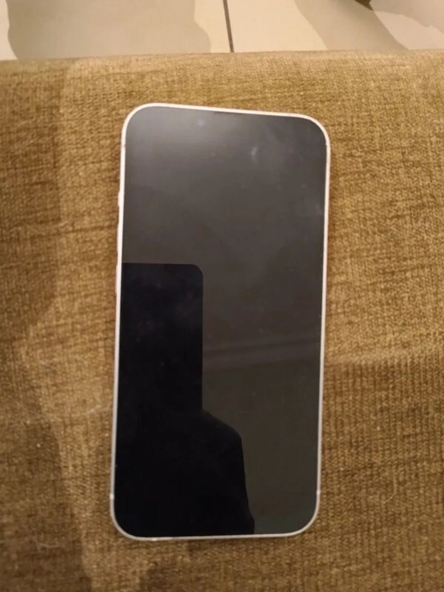 iPhone 13 - Image 2