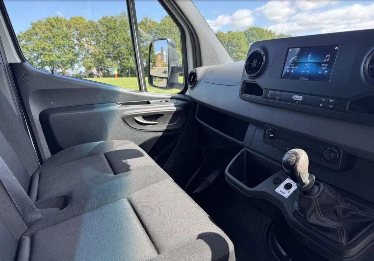 2021 Mercedes-Benz Sprinter Luton Box Van - Image 3