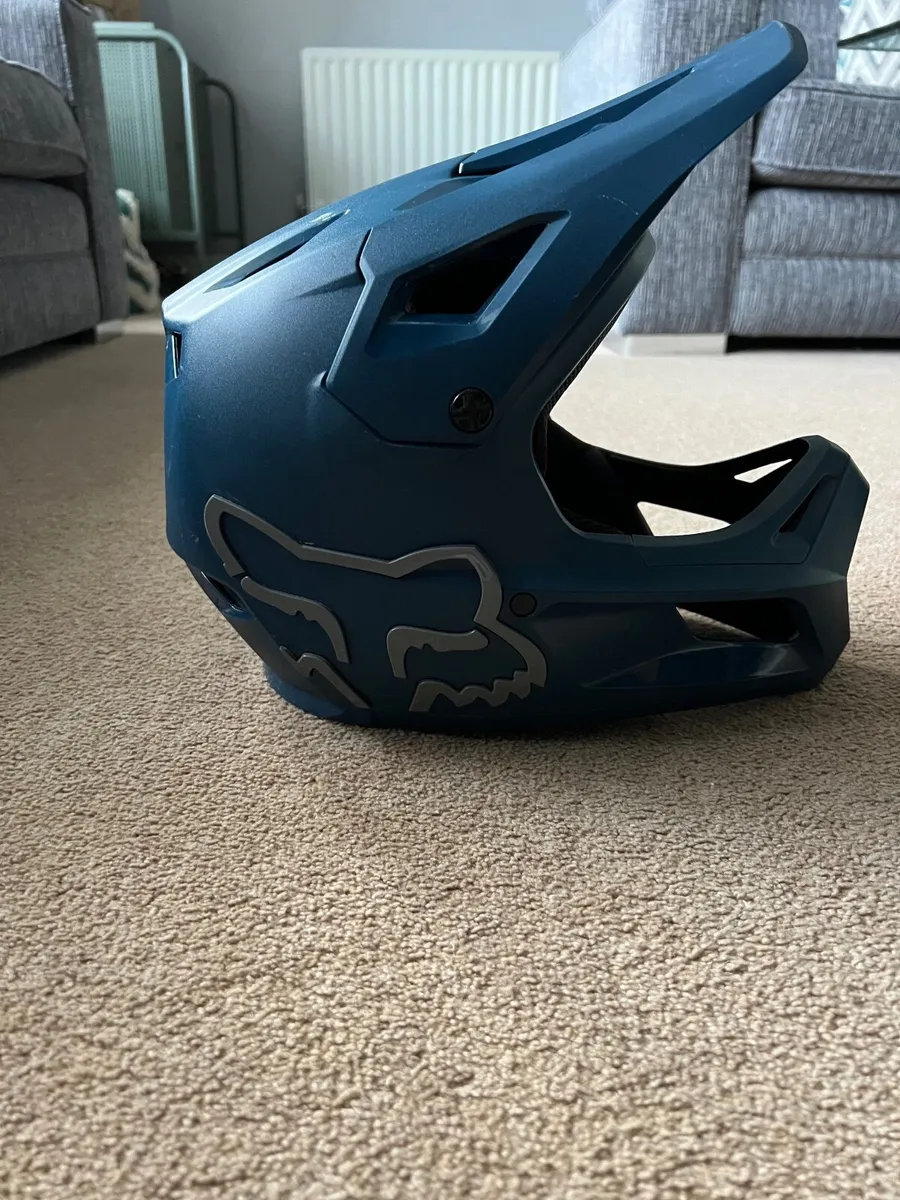 Fox full face helmet - Image 2