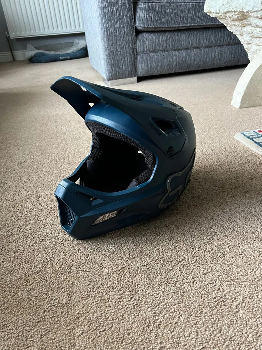 Fox full face helmet - Image 1
