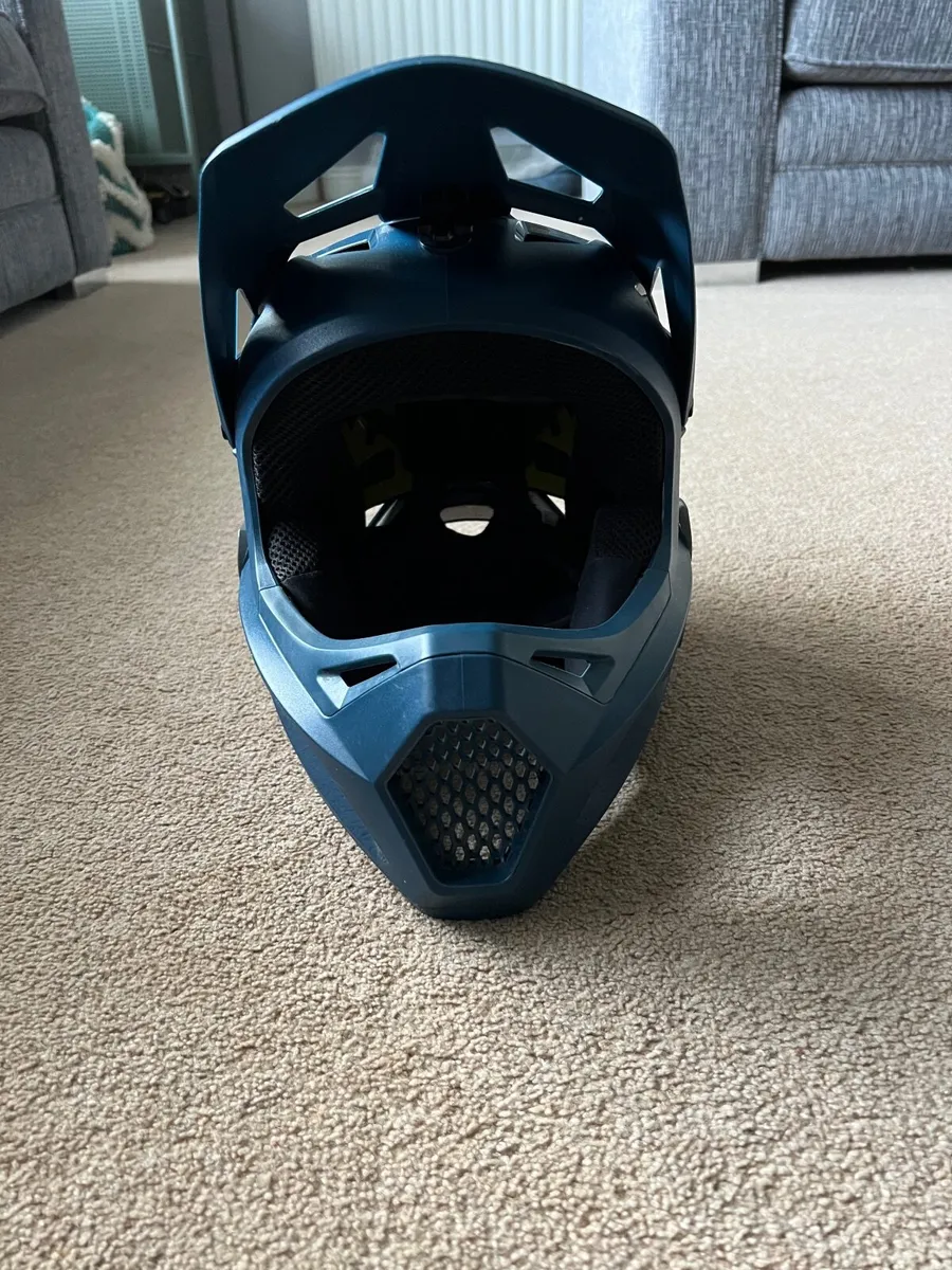 Fox full face helmet - Image 3