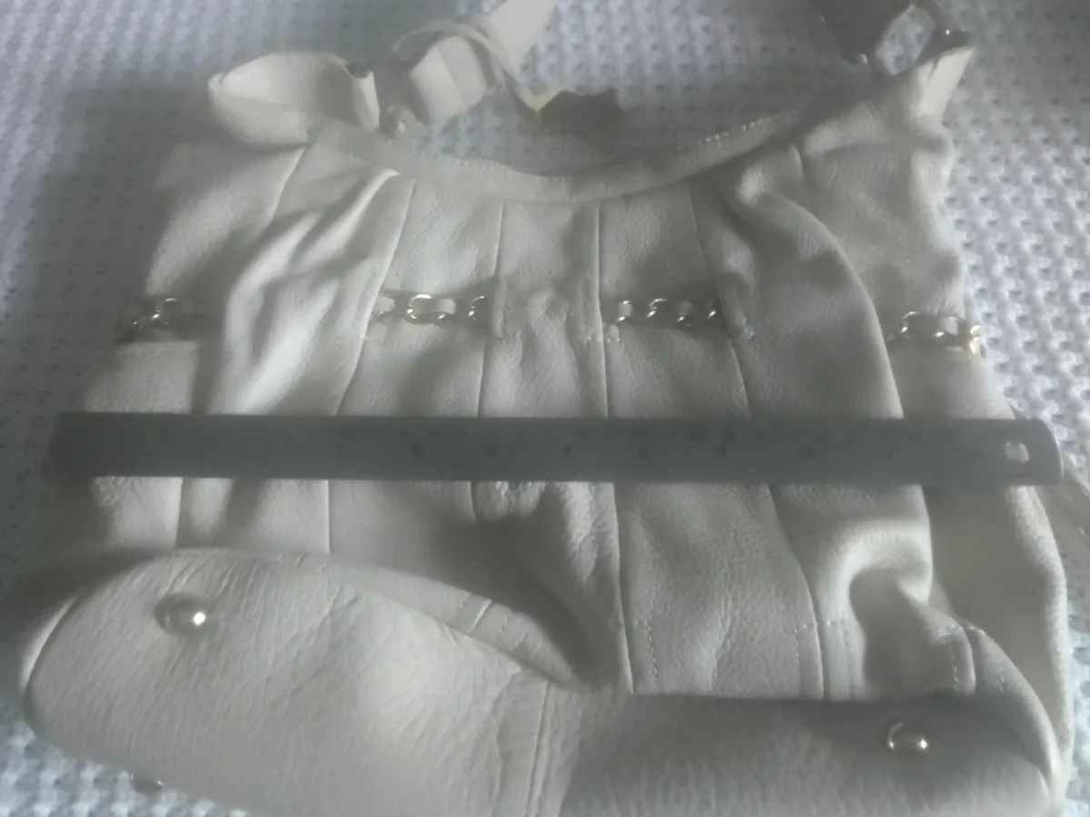 Oriano cream soft leather handbag as new - Image 4