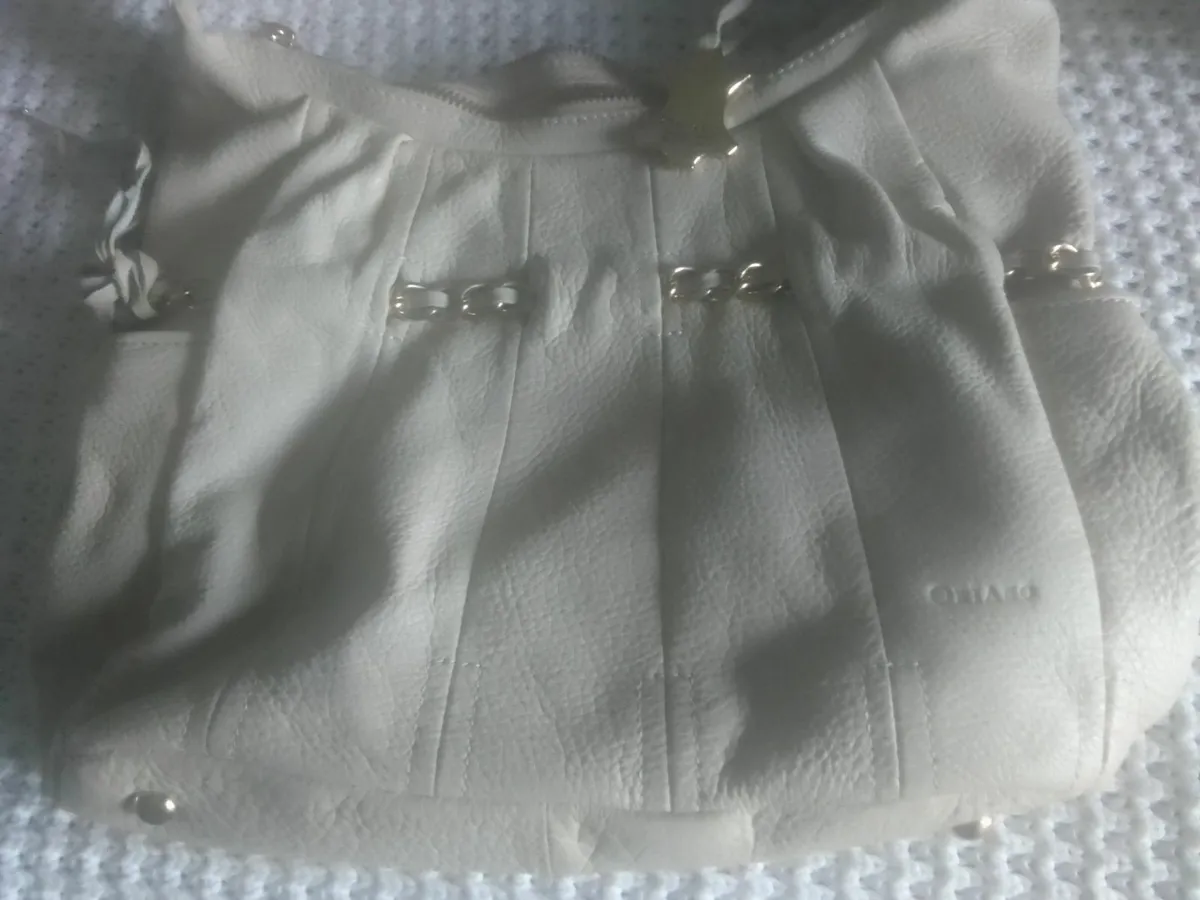 Oriano cream soft leather handbag as new - Image 1