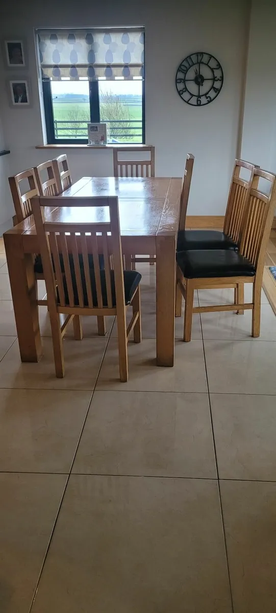 Table and chairs - Image 3